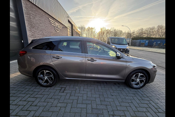 Hyundai i30 Wagon 1.5 T-GDi MHEV Premium | 1E EIGENAAR | 3/6/12MND GARANTIE| LED | CARPLAY | SCHUIFDAK | DAB | NAVI | CRUISE | 160PK |
