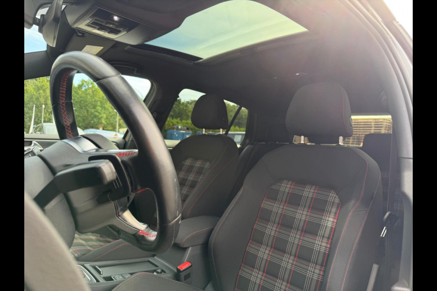 Volkswagen Golf 2.0 TSI GTI Performance | 3/6/12MND GARANTIE | PANO | LED | ACC | TREKHAAK | NAVI | STOELVERW. |