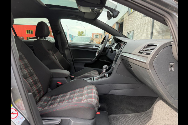 Volkswagen Golf 2.0 TSI GTI Performance | 3/6/12MND GARANTIE | PANO | LED | ACC | TREKHAAK | NAVI | STOELVERW. |