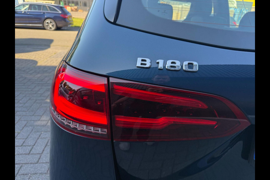 Mercedes-Benz B-Klasse 180 Business Solution AMG | 3/6/12MND GARANTIE | AUTOMAAT | LED | CRUISE | CARPLAY | DAB | AIRCO | STOELVERWM. |