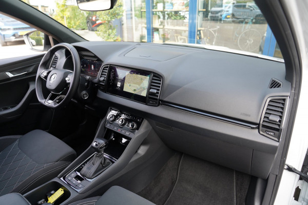Škoda Karoq 1.5 TSI ACT Sportline Business|Prijs rijklaar incl.12 mnd garantie| Navi Keyless Stoel/Stuur+achterbank verw. Carplay