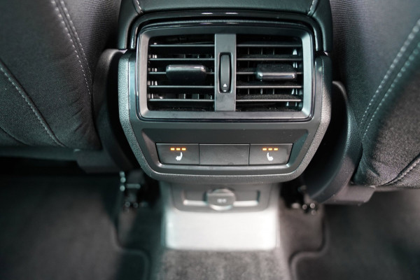 Škoda Karoq 1.5 TSI ACT Sportline Business|Prijs rijklaar incl.12 mnd garantie| Navi Keyless Stoel/Stuur+achterbank verw. Carplay
