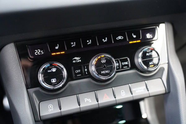 Škoda Karoq 1.5 TSI ACT Sportline Business|Prijs rijklaar incl.12 mnd garantie| Navi Keyless Stoel/Stuur+achterbank verw. Carplay