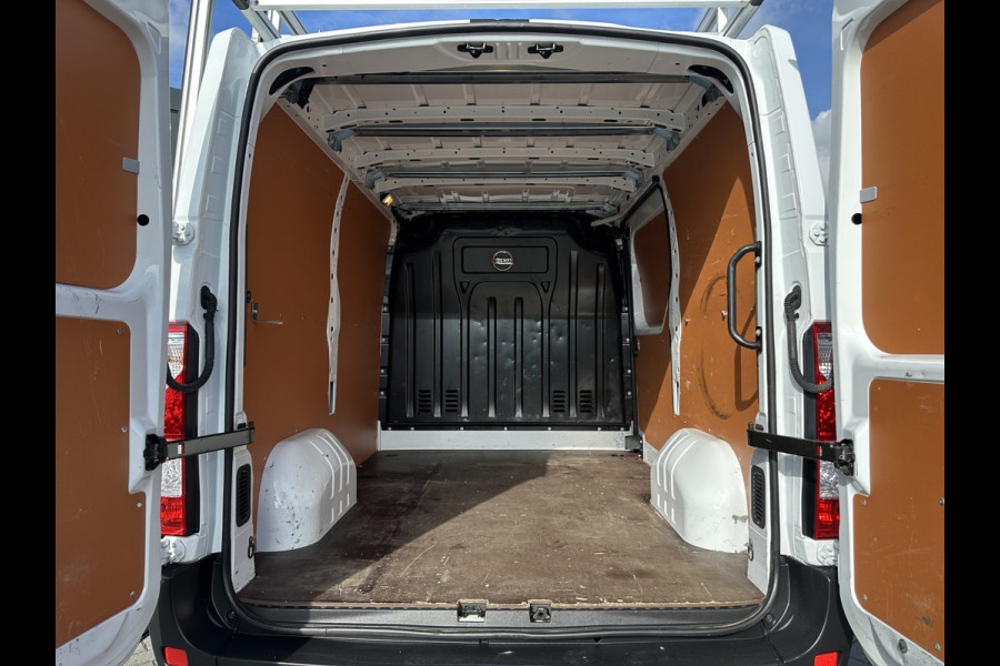 Nissan NV400 2.3 dCi 136 PK / GLASRESTEEL / L1H1 / IMPERIAAL / TREKHAAK / CAMERA / NAVI / ECC / CRUISE