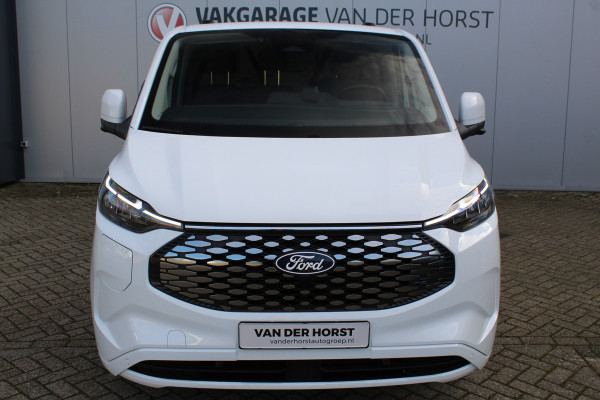 Ford E-Transit Custom 340 L2H1 'Limited' 71kWh-160kWh/218pk ELEKTRISCH ! Juni 2026, slechts 1.500km ! Trekgewicht 2.300kg. Autm. airco, stoel-, stuur-, spiegel- en voorraamverw., navigatie, telefoonvoorb., 3-zits, lane- en side assist, 360gr. camera etc.