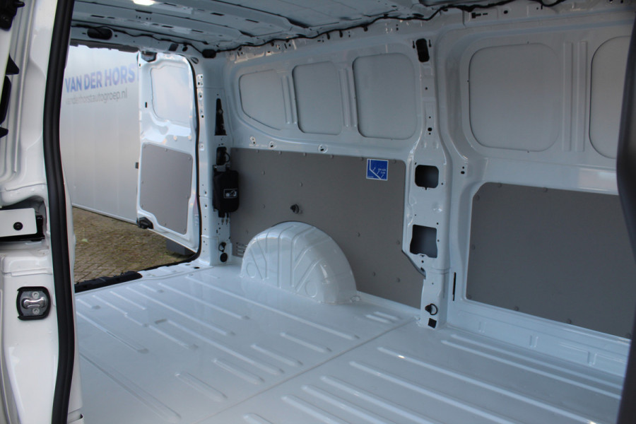 Ford E-Transit Custom 340 L2H1 'Limited' 71kWh-160kWh/218pk ELEKTRISCH ! Juni 2026, slechts 1.500km ! Trekgewicht 2.300kg. Autm. airco, stoel-, stuur-, spiegel- en voorraamverw., navigatie, telefoonvoorb., 3-zits, lane- en side assist, 360gr. camera etc.
