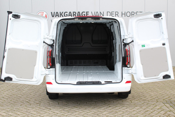 Ford E-Transit Custom 340 L2H1 'Limited' 71kWh-160kWh/218pk ELEKTRISCH ! Juni 2026, slechts 1.500km ! Trekgewicht 2.300kg. Autm. airco, stoel-, stuur-, spiegel- en voorraamverw., navigatie, telefoonvoorb., 3-zits, lane- en side assist, 360gr. camera etc.