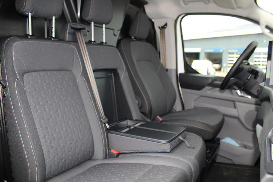 Ford E-Transit Custom 340 L2H1 'Limited' 71kWh-160kWh/218pk ELEKTRISCH ! Juni 2026, slechts 1.500km ! Trekgewicht 2.300kg. Autm. airco, stoel-, stuur-, spiegel- en voorraamverw., navigatie, telefoonvoorb., 3-zits, lane- en side assist, 360gr. camera etc.