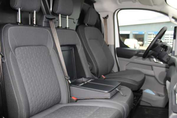 Ford E-Transit Custom 340 L2H1 'Limited' 71kWh-160kWh/218pk ELEKTRISCH ! Juni 2026, slechts 1.500km ! Trekgewicht 2.300kg. Autm. airco, stoel-, stuur-, spiegel- en voorraamverw., navigatie, telefoonvoorb., 3-zits, lane- en side assist, 360gr. camera etc.