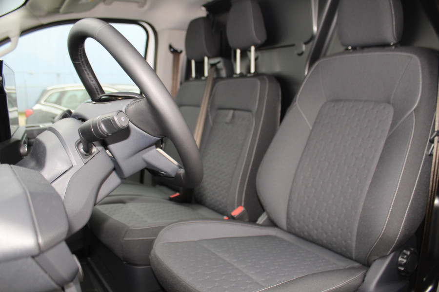 Ford E-Transit Custom 340 L2H1 'Limited' 71kWh-160kWh/218pk ELEKTRISCH ! Juni 2026, slechts 1.500km ! Trekgewicht 2.300kg. Autm. airco, stoel-, stuur-, spiegel- en voorraamverw., navigatie, telefoonvoorb., 3-zits, lane- en side assist, 360gr. camera etc.