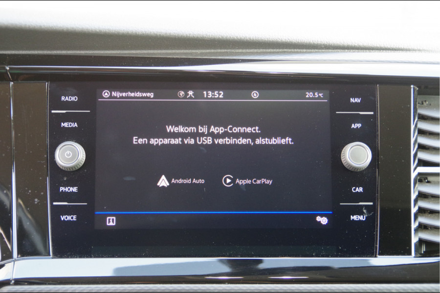 Volkswagen Transporter 2.0 TDI 150PK AUT. LED, DIGITAL COCKPIT, TREKHAAK, 17'' LMV, ADAPT. CRUISE, CAMERA, NAVI, AIRCO, PARKEERSENSOREN