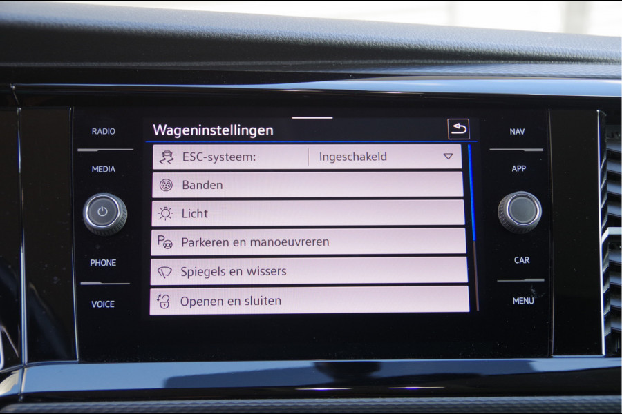 Volkswagen Transporter 2.0 TDI 150PK AUT. LED, DIGITAL COCKPIT, TREKHAAK, 17'' LMV, ADAPT. CRUISE, CAMERA, NAVI, AIRCO, PARKEERSENSOREN