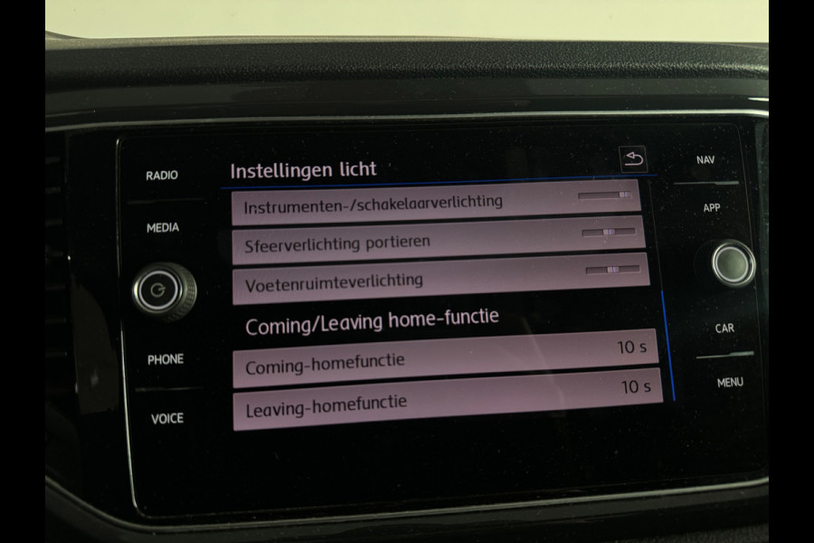 Volkswagen T-Roc 1.5 TSI Sport Pano|Keyless|Camera|Sfeer|ACC