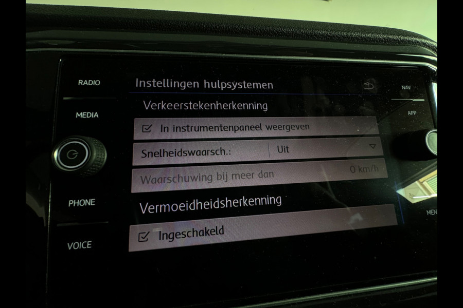 Volkswagen T-Roc 1.5 TSI Sport Pano|Keyless|Camera|Sfeer|ACC