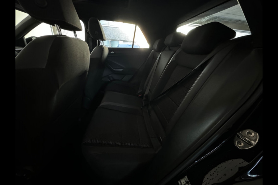 Volkswagen T-Roc 1.5 TSI Sport Pano|Keyless|Camera|Sfeer|ACC
