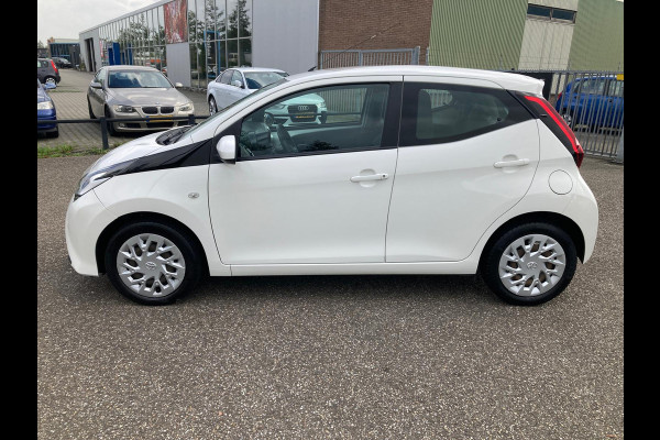 Toyota Aygo 1.0 VVT-i X-Play | 2019 | 233.000 KM | Airco | Multimedia | APK 09-2027