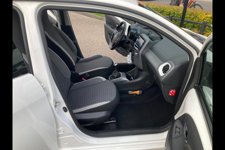 Toyota Aygo 1.0 VVT-i X-Play | 2019 | 233.000 KM | Airco | Multimedia | APK 09-2027