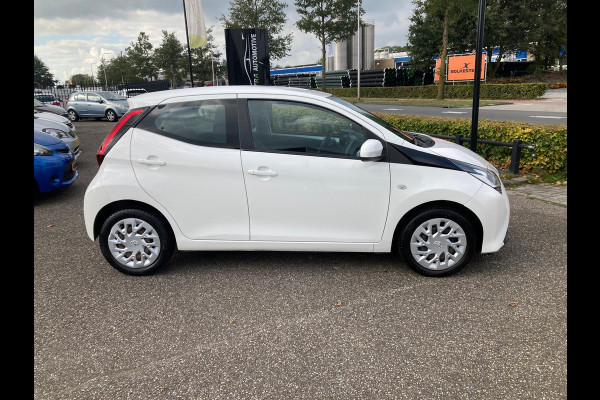 Toyota Aygo 1.0 VVT-i X-Play | 2019 | 233.000 KM | Airco | Multimedia | APK 09-2027
