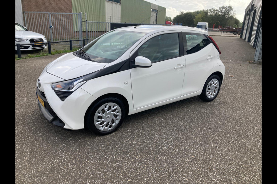 Toyota Aygo 1.0 VVT-i X-Play | 2019 | 233.000 KM | Airco | Multimedia | APK 09-2027