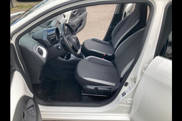 Toyota Aygo 1.0 VVT-i X-Play | 2019 | 233.000 KM | Airco | Multimedia | APK 09-2027