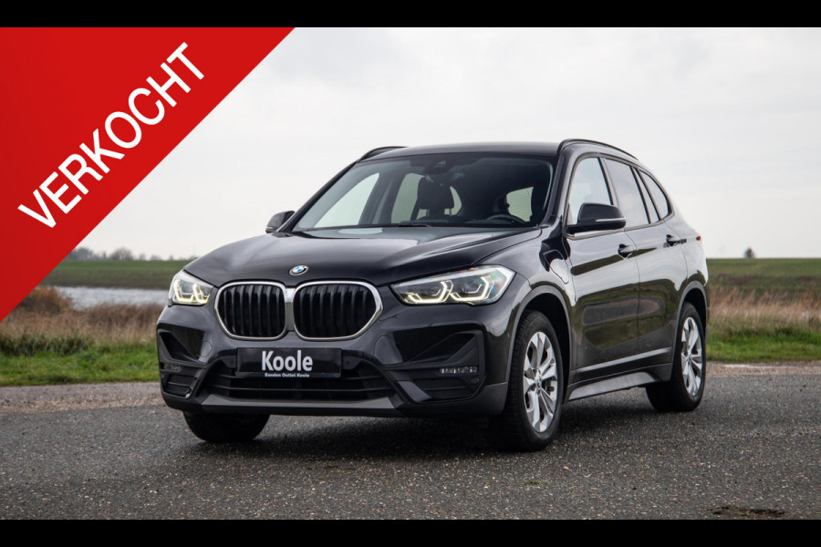 BMW X1 xDrive25e Executive CAMERA / CARPLAY / HEAD UP DISPLAY / LEDER / LED / CRUISE CONTROLE / STOELVERWARMING