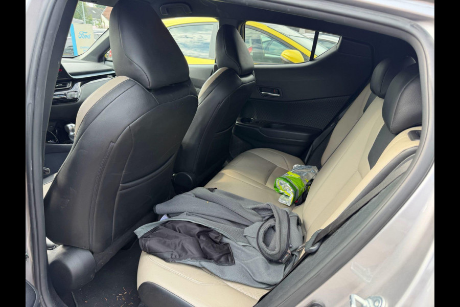 Toyota C-HR 1.8 Hybrid Bi-Tone | 120pk | Achteruitrijcamera | Trekhaak | Adaptieve Cruise | Lederen Bekleding | Stoelverwarming