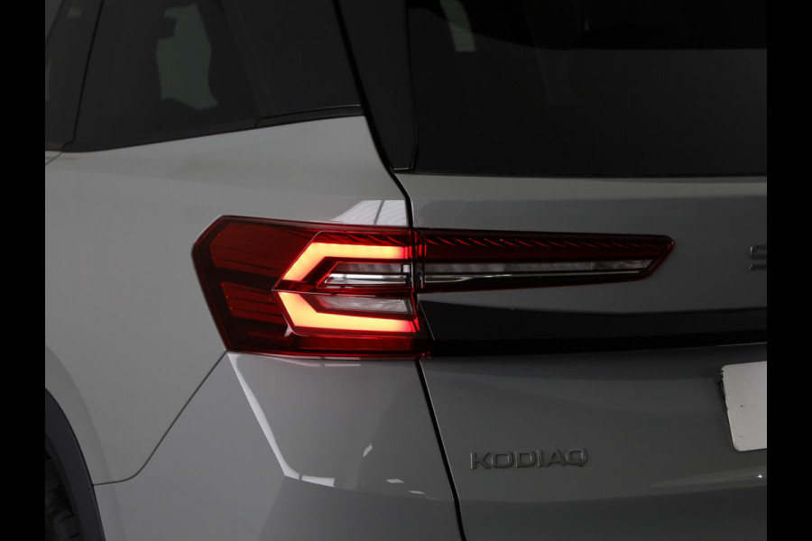 Škoda Kodiaq 1.5 TSI PHEV Edition 204 pk 6 versn. DSG | Sunset | Trekhaak | Panoramadak |  18" lichtmetalen velgen Soira aero, zilver