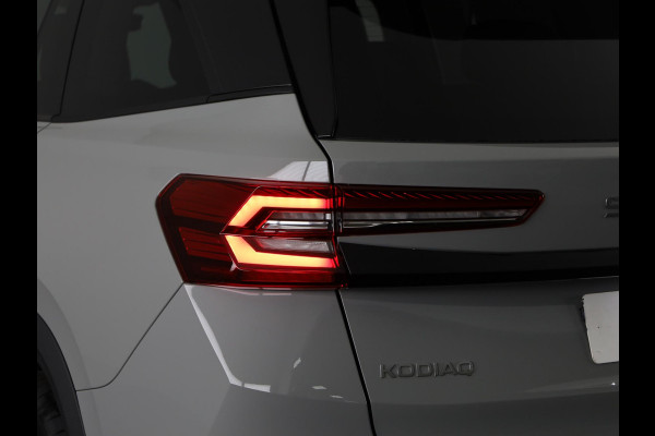 Škoda Kodiaq 1.5 TSI PHEV Edition 204 pk 6 versn. DSG | Sunset | Trekhaak | Panoramadak |  18" lichtmetalen velgen Soira aero, zilver