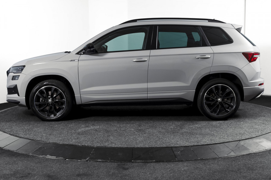Škoda Karoq 1.5 TSI ACT 150 PK Sportline Business | Afn. Trekhaak | Dig. Cockpit | Adapt. Cruise | Stoel-+Stuurverw. | Matrix LED | Camera | NAV+App. Connect | ECC | Elek. Klep | LM 18" |