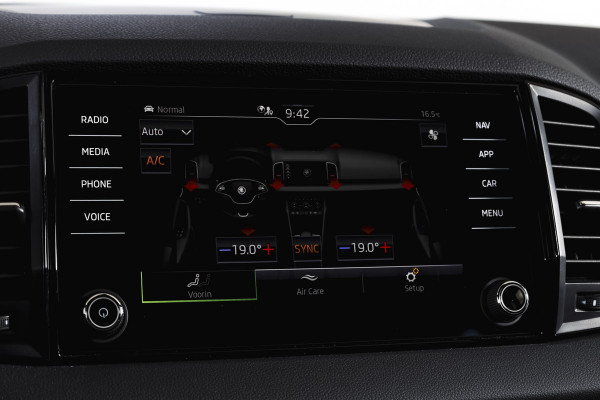 Škoda Karoq 1.5 TSI ACT 150 PK Sportline Business | Afn. Trekhaak | Dig. Cockpit | Adapt. Cruise | Stoel-+Stuurverw. | Matrix LED | Camera | NAV+App. Connect | ECC | Elek. Klep | LM 18" |