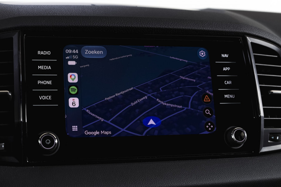 Škoda Karoq 1.5 TSI ACT 150 PK Sportline Business | Afn. Trekhaak | Dig. Cockpit | Adapt. Cruise | Stoel-+Stuurverw. | Matrix LED | Camera | NAV+App. Connect | ECC | Elek. Klep | LM 18" |