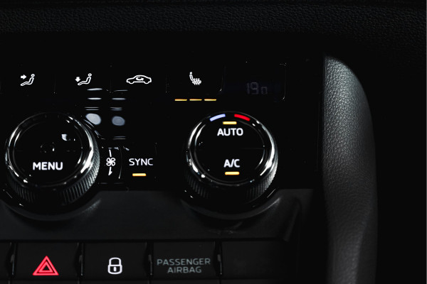 Škoda Karoq 1.5 TSI ACT 150 PK Sportline Business | Afn. Trekhaak | Dig. Cockpit | Adapt. Cruise | Stoel-+Stuurverw. | Matrix LED | Camera | NAV+App. Connect | ECC | Elek. Klep | LM 18" |