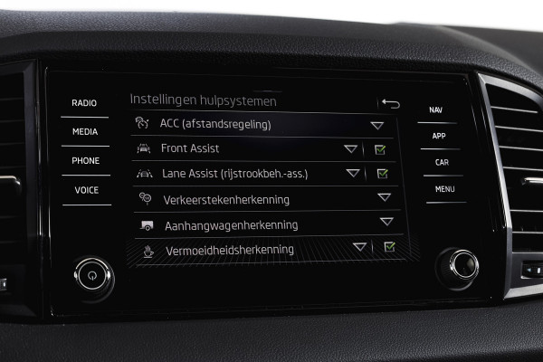 Škoda Karoq 1.5 TSI ACT 150 PK Sportline Business | Afn. Trekhaak | Dig. Cockpit | Adapt. Cruise | Stoel-+Stuurverw. | Matrix LED | Camera | NAV+App. Connect | ECC | Elek. Klep | LM 18" |