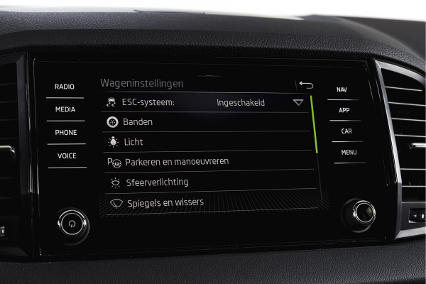 Škoda Karoq 1.5 TSI ACT 150 PK Sportline Business | Afn. Trekhaak | Dig. Cockpit | Adapt. Cruise | Stoel-+Stuurverw. | Matrix LED | Camera | NAV+App. Connect | ECC | Elek. Klep | LM 18" |