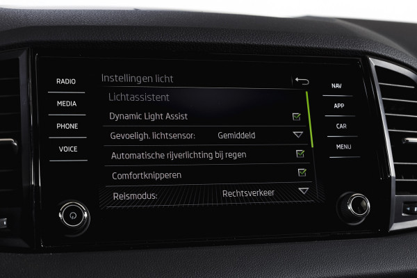 Škoda Karoq 1.5 TSI ACT 150 PK Sportline Business | Afn. Trekhaak | Dig. Cockpit | Adapt. Cruise | Stoel-+Stuurverw. | Matrix LED | Camera | NAV+App. Connect | ECC | Elek. Klep | LM 18" |