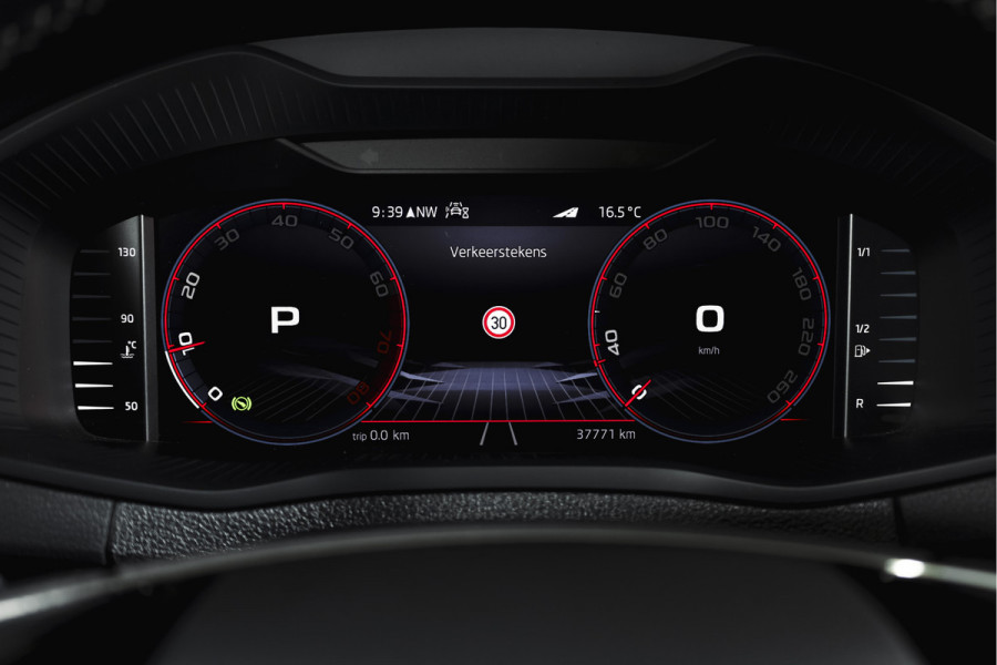 Škoda Karoq 1.5 TSI ACT 150 PK Sportline Business | Afn. Trekhaak | Dig. Cockpit | Adapt. Cruise | Stoel-+Stuurverw. | Matrix LED | Camera | NAV+App. Connect | ECC | Elek. Klep | LM 18" |
