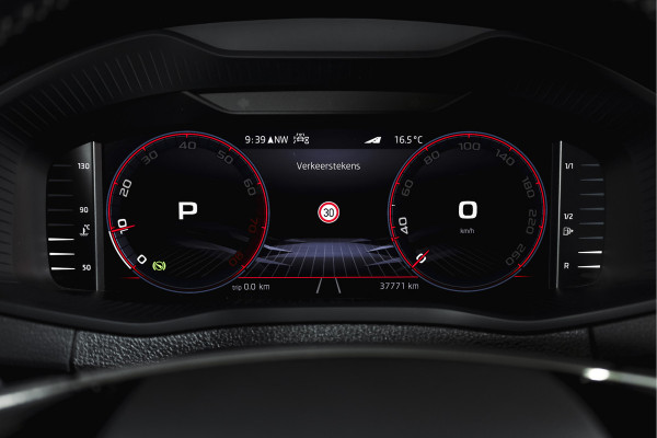 Škoda Karoq 1.5 TSI ACT 150 PK Sportline Business | Afn. Trekhaak | Dig. Cockpit | Adapt. Cruise | Stoel-+Stuurverw. | Matrix LED | Camera | NAV+App. Connect | ECC | Elek. Klep | LM 18" |