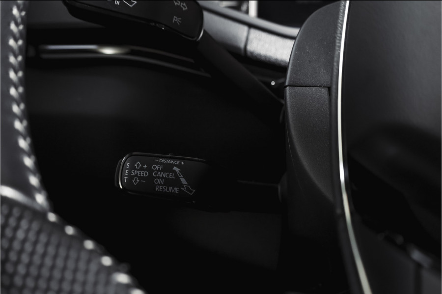 Škoda Karoq 1.5 TSI ACT 150 PK Sportline Business | Afn. Trekhaak | Dig. Cockpit | Adapt. Cruise | Stoel-+Stuurverw. | Matrix LED | Camera | NAV+App. Connect | ECC | Elek. Klep | LM 18" |