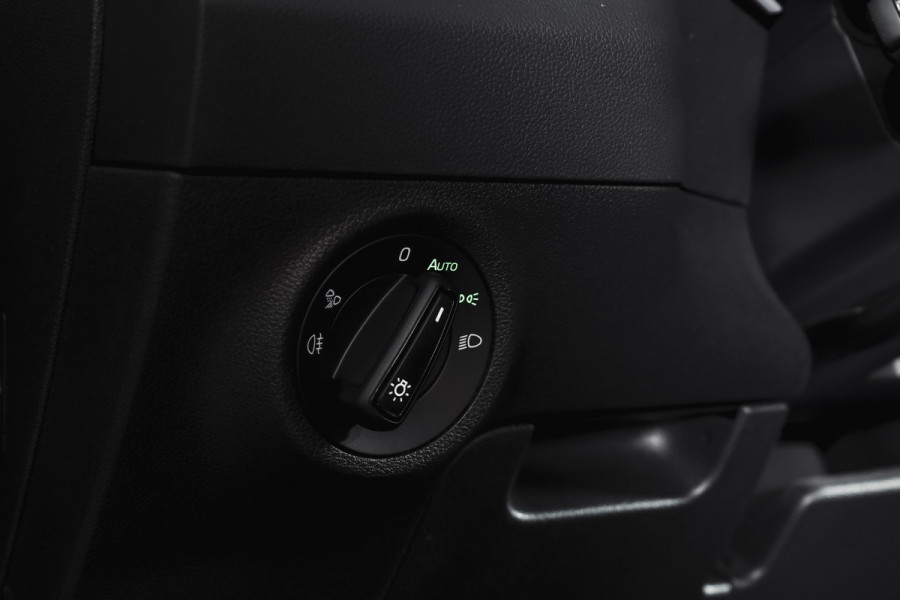 Škoda Karoq 1.5 TSI ACT 150 PK Sportline Business | Afn. Trekhaak | Dig. Cockpit | Adapt. Cruise | Stoel-+Stuurverw. | Matrix LED | Camera | NAV+App. Connect | ECC | Elek. Klep | LM 18" |