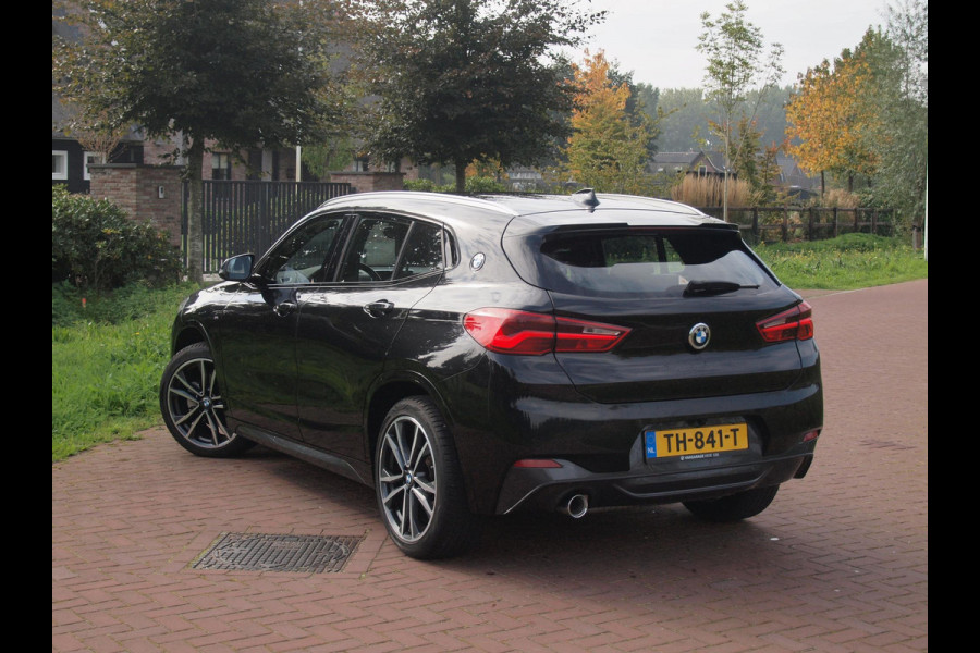 BMW X2 sDrive18i High Executive | M-pakket | Camera | Head-Up Display | Navi | Afneembare Trekhaak | NL-Auto |