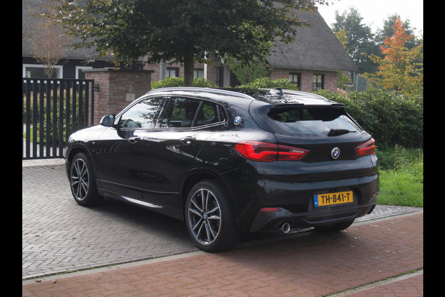 BMW X2 sDrive18i High Executive | M-pakket | Camera | Head-Up Display | Navi | Afneembare Trekhaak | NL-Auto |