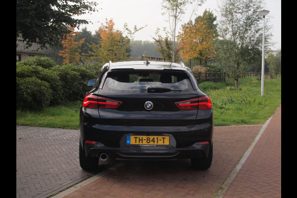 BMW X2 sDrive18i High Executive | M-pakket | Camera | Head-Up Display | Navi | Afneembare Trekhaak | NL-Auto |