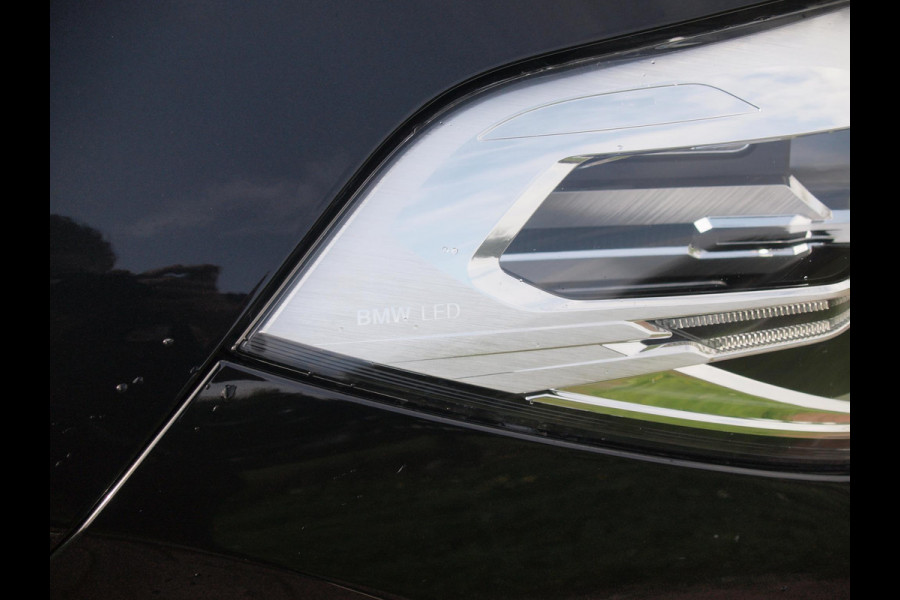 BMW X2 sDrive18i High Executive | M-pakket | Camera | Head-Up Display | Navi | Afneembare Trekhaak | NL-Auto |