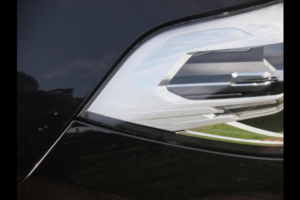 BMW X2 sDrive18i High Executive | M-pakket | Camera | Head-Up Display | Navi | Afneembare Trekhaak | NL-Auto |