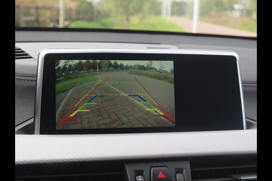 BMW X2 sDrive18i High Executive | M-pakket | Camera | Head-Up Display | Navi | Afneembare Trekhaak | NL-Auto |