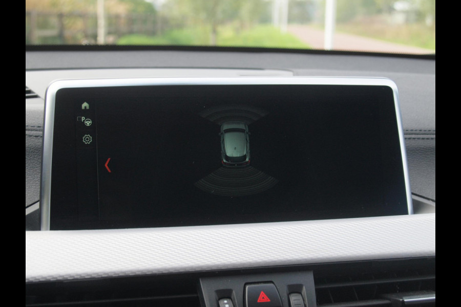 BMW X2 sDrive18i High Executive | M-pakket | Camera | Head-Up Display | Navi | Afneembare Trekhaak | NL-Auto |