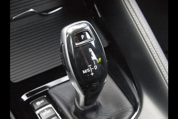 BMW X2 sDrive18i High Executive | M-pakket | Camera | Head-Up Display | Navi | Afneembare Trekhaak | NL-Auto |