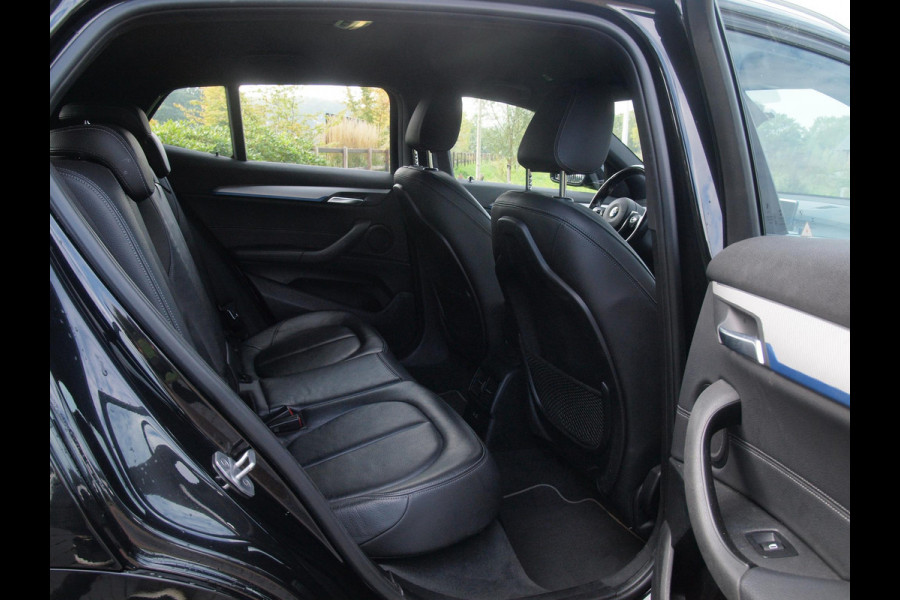 BMW X2 sDrive18i High Executive | M-pakket | Camera | Head-Up Display | Navi | Afneembare Trekhaak | NL-Auto |