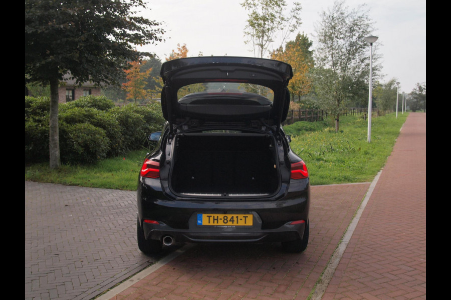 BMW X2 sDrive18i High Executive | M-pakket | Camera | Head-Up Display | Navi | Afneembare Trekhaak | NL-Auto |