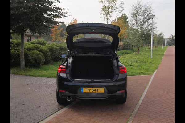 BMW X2 sDrive18i High Executive | M-pakket | Camera | Head-Up Display | Navi | Afneembare Trekhaak | NL-Auto |